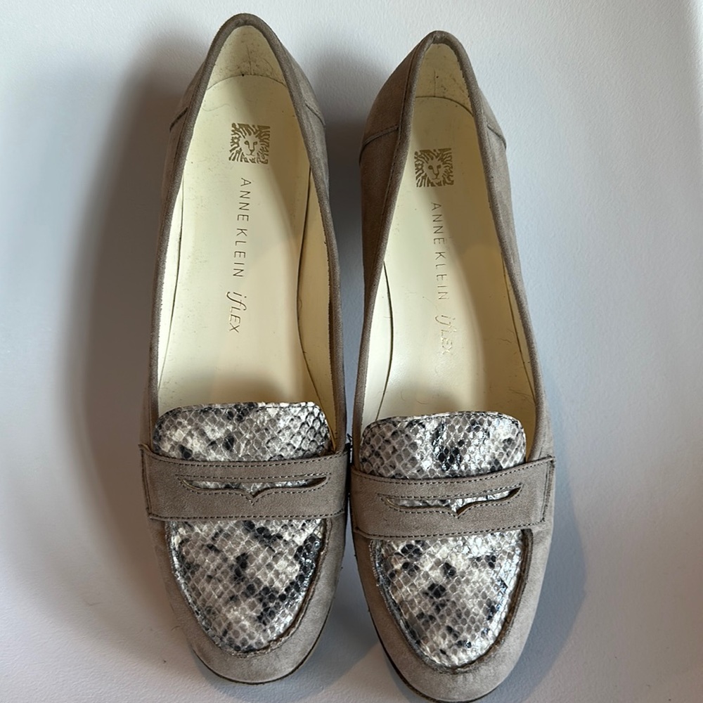 Unique Anne Klein Loafers - Size 9 - Natural with Snakeskin Inlay